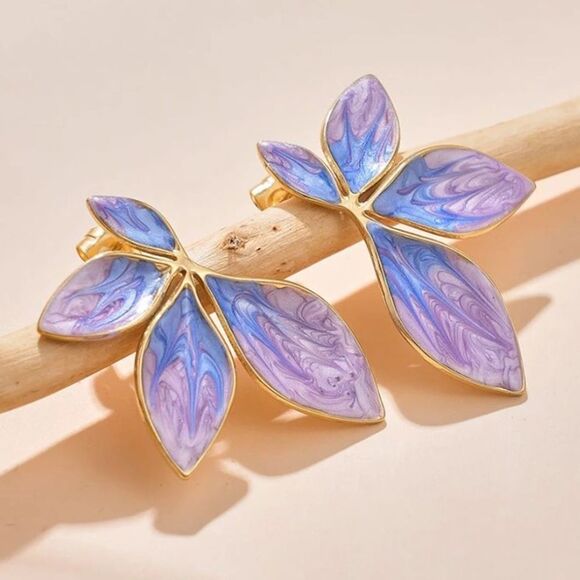 purple leaf stud earrings A151 - Picture 1 of 4